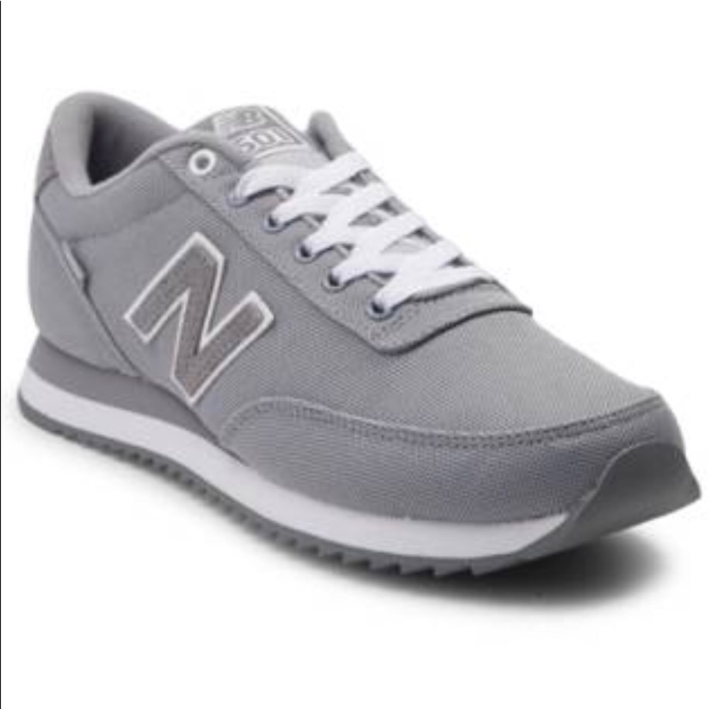 New balance tennis shoes
